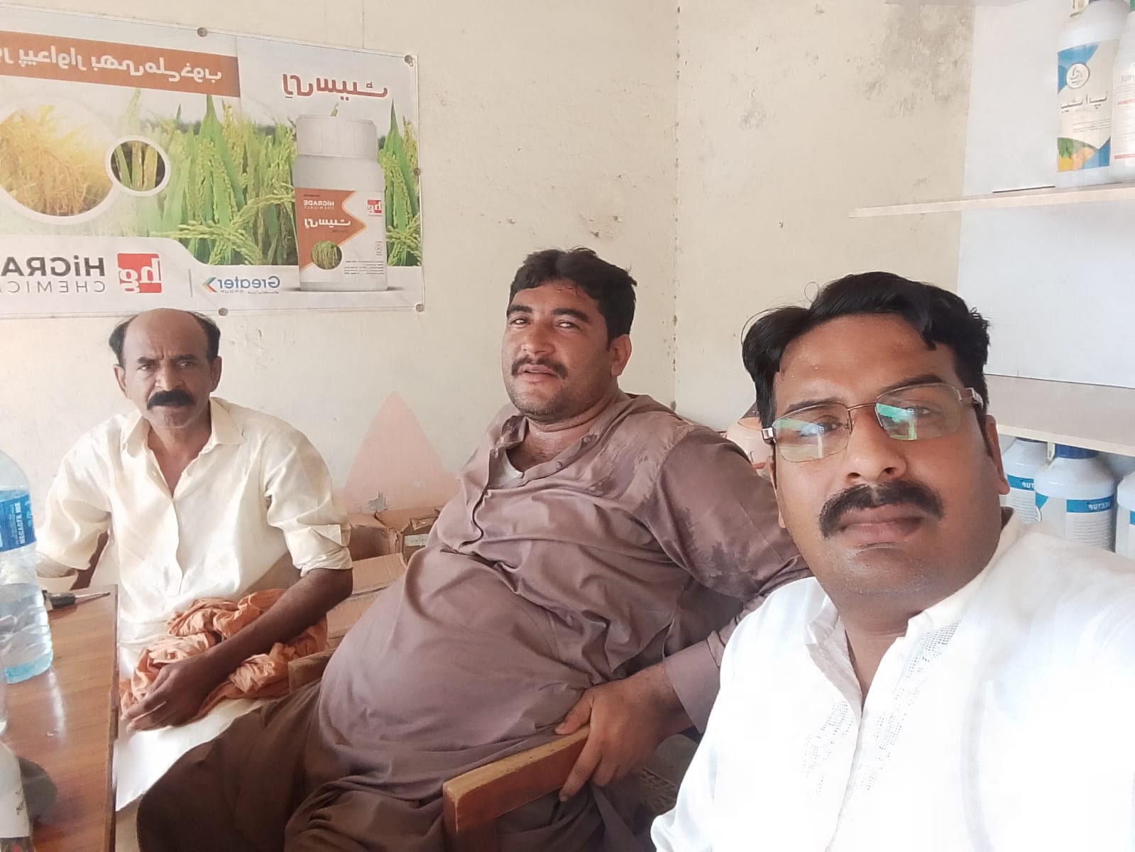 SARSBAZ agronomist consulting farmers at shop